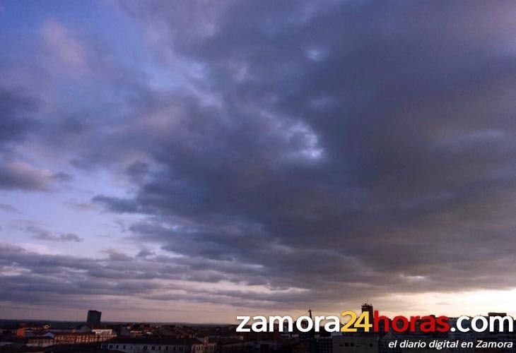  Se mantiene la posibilidad de lluvias intermitentes en un domingo en el que bajarán las temperaturas 