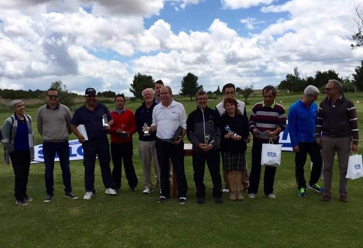  Javier Pizarro, ganador en el VII Torneo de Golf Otis-Armeza en Villarrín 