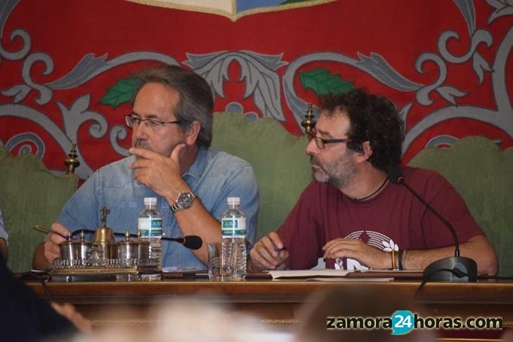  Viñas no da una fecha concreta para el nuevo contrato del alumbrado y subraya que están "tapando los pufos del PP" 