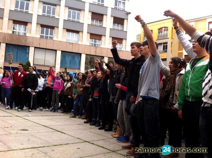  Izquierda Unida Zamora respalda la huelga estudiantil del 26 de octubre 