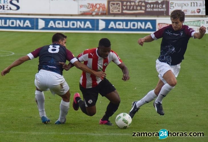  El Zamora sufre para sumar un nuevo punto tras una hora en inferioridad (1-1) 