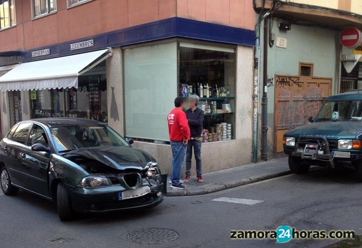  Accidente sin heridos en la confluencia entre la calle la Brasa y Traviesa 