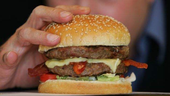  Mucha carne y poco pescado, además de escasas horas de sueño 