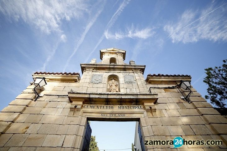 Entrada del cementerio San Atilano