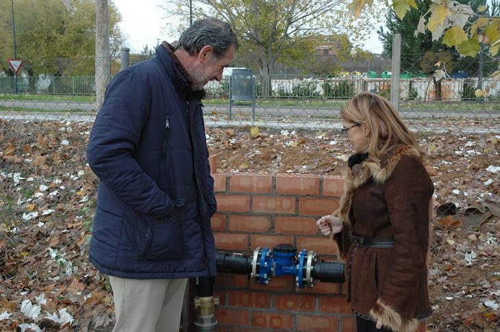  Continúan las obras para habilitar un enganche de agua en el recinto de Ifeza 