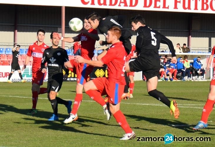  Los jugadores rojiblancos, satisfechos con ganar y cumplir con su parte del trabajo 