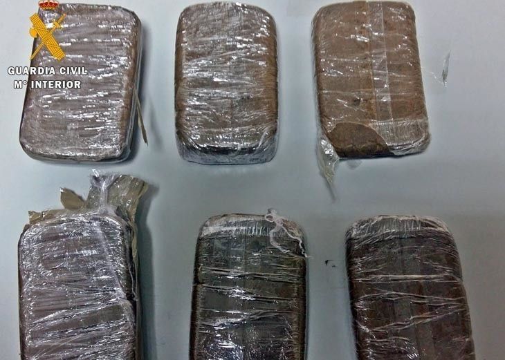  Dos zamoranos, detenidos en Badajoz mientras traían de Córdoba medio kilo de droga 