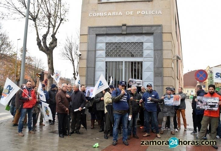  El sindicato SUP se manifiesta en defensa de los derechos de los policías 