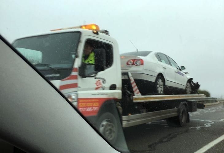  Un conductor herido en una colisión en la rotonda elevada que une Moraleja con la capital 