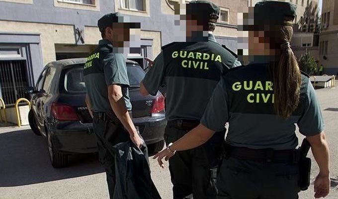  Roban un vehículo en Benavente y se saltan un control de la Guardia Civil 