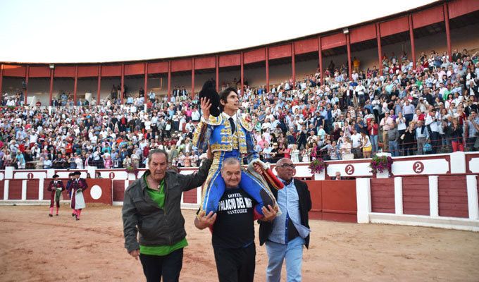  Castella honra la tauromaquia cerrando la Feria de Zamora con un indulto 