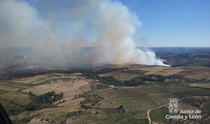  Continúa activo el incendio en la frontera con Portugal 