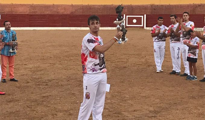  Carlos Alonso “Chapas” se impone en la primera semifinal del Regional de Cortes 