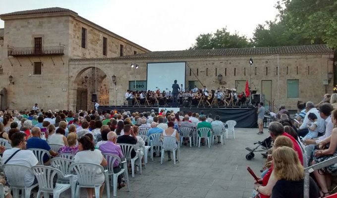  Los zamoranos disfrutan en la Catedral con el repertorio de la Banda de Zamora 