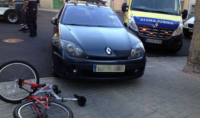  Herido un ciclista menor de edad tras ser atropellado en la Plaza del Mayo 