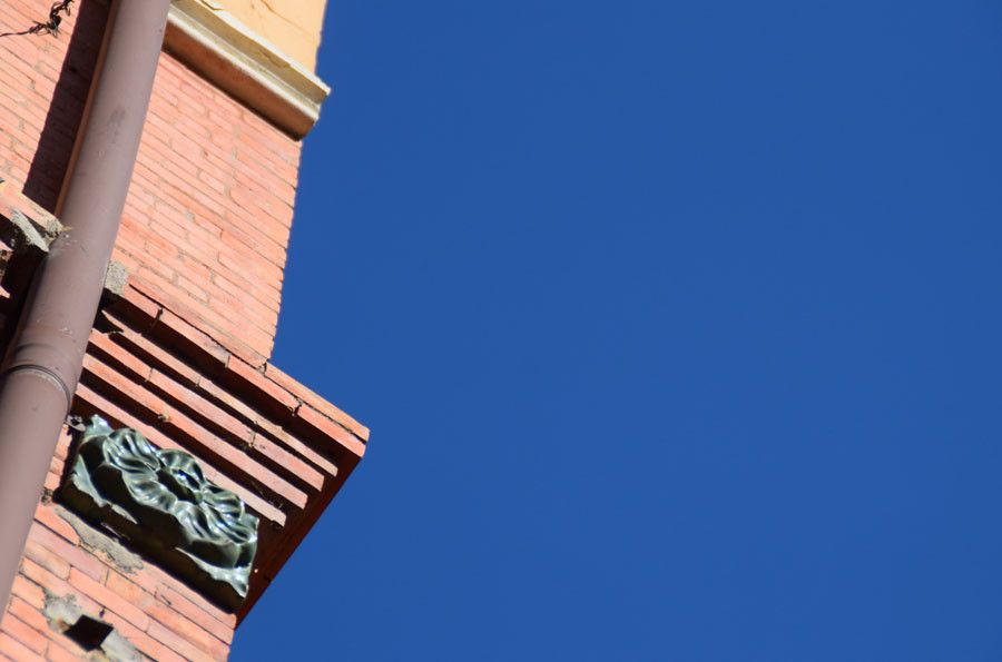  Cielo despejado detalle fachada 