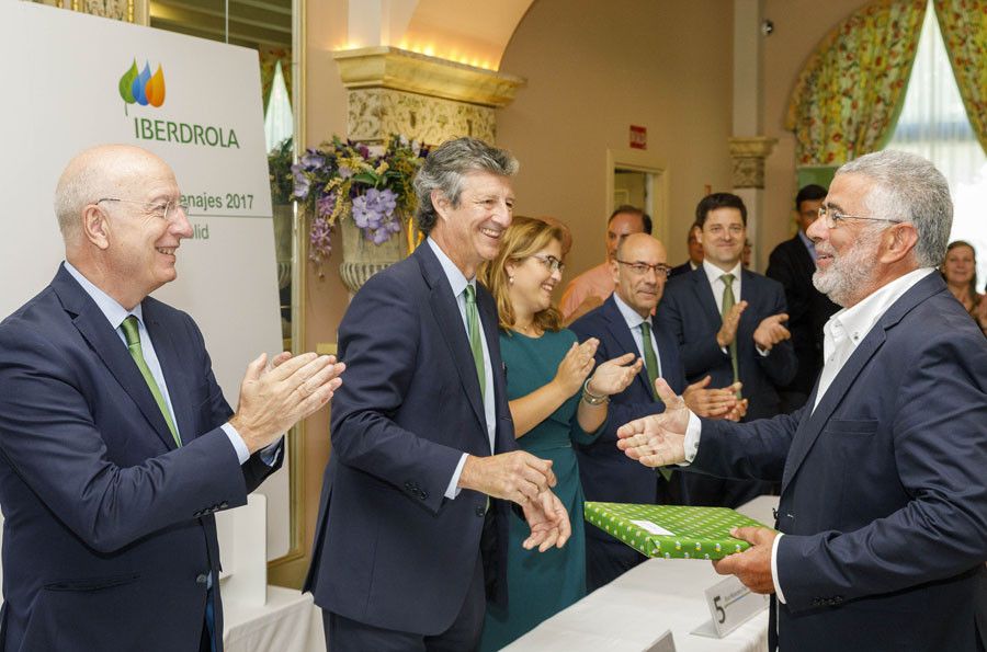 Iberdrola homenajea a 87 trabajadores veteranos y jubilados de