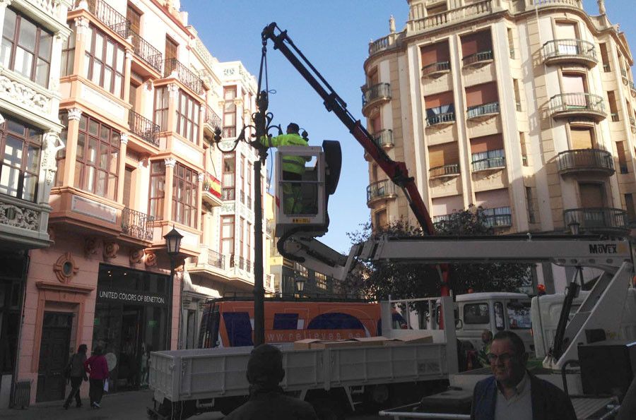 Instalación de una farola. Archivo