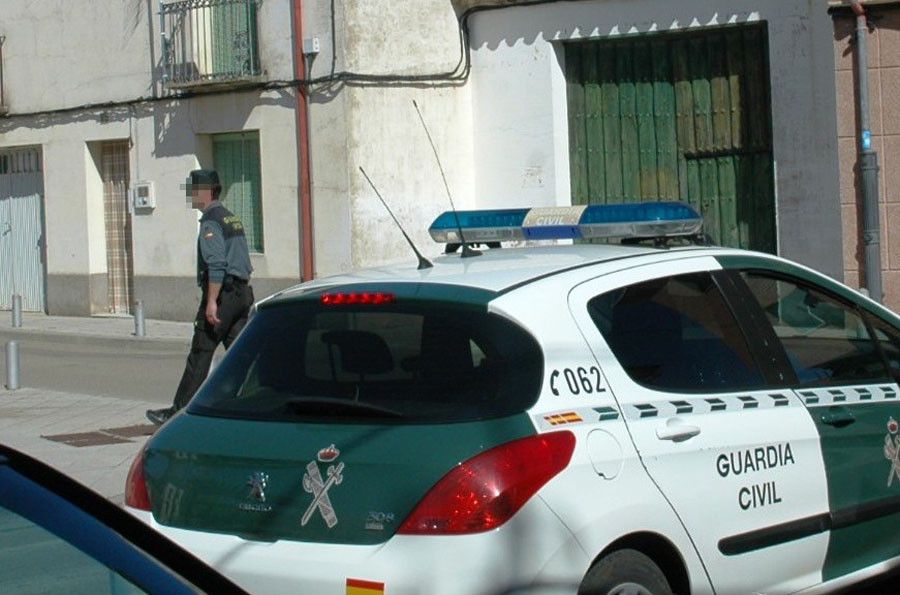  Guardia Civil en un pueblo de Zamora. Archivo