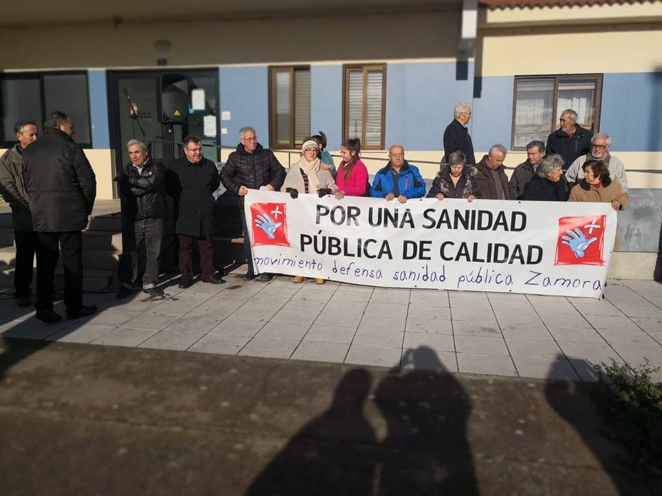  01 PSOE Zamora. Concentración Sanidad Pública Camarzana de Tera 16 12 18 