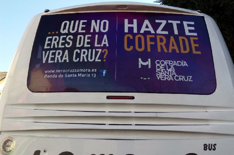 La Vera Cruz 'se sube' a los autobuses de Zamora para buscar cofrades