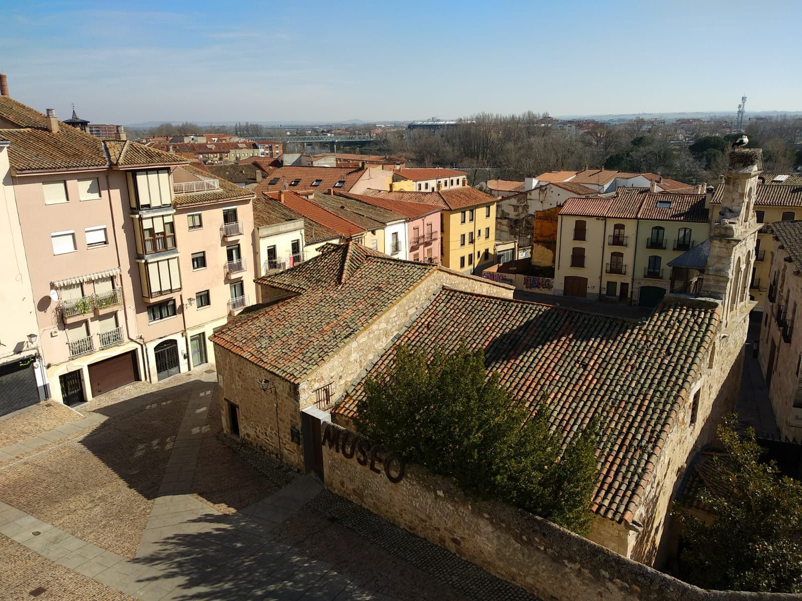 Museo de Zamora en un día despejado