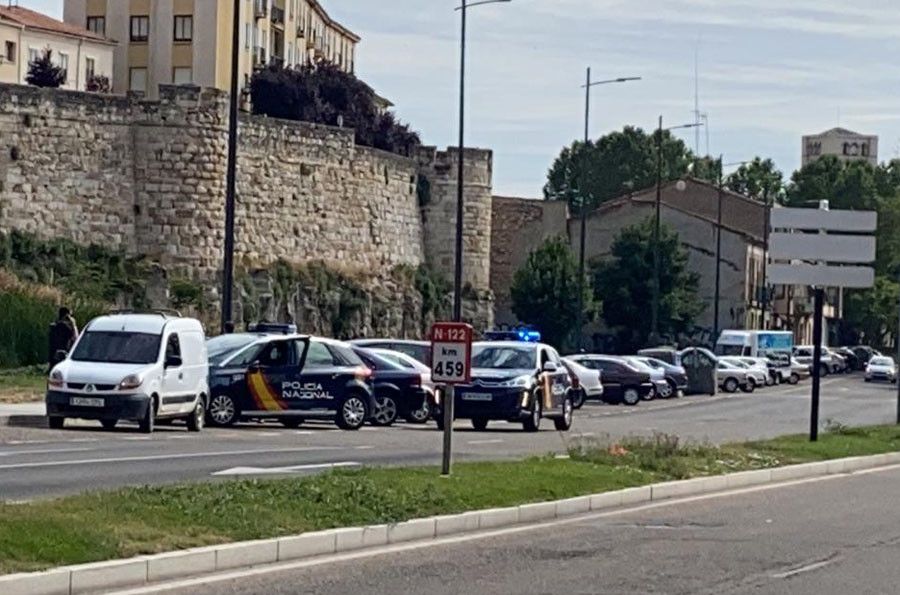  Policia avenida feria 