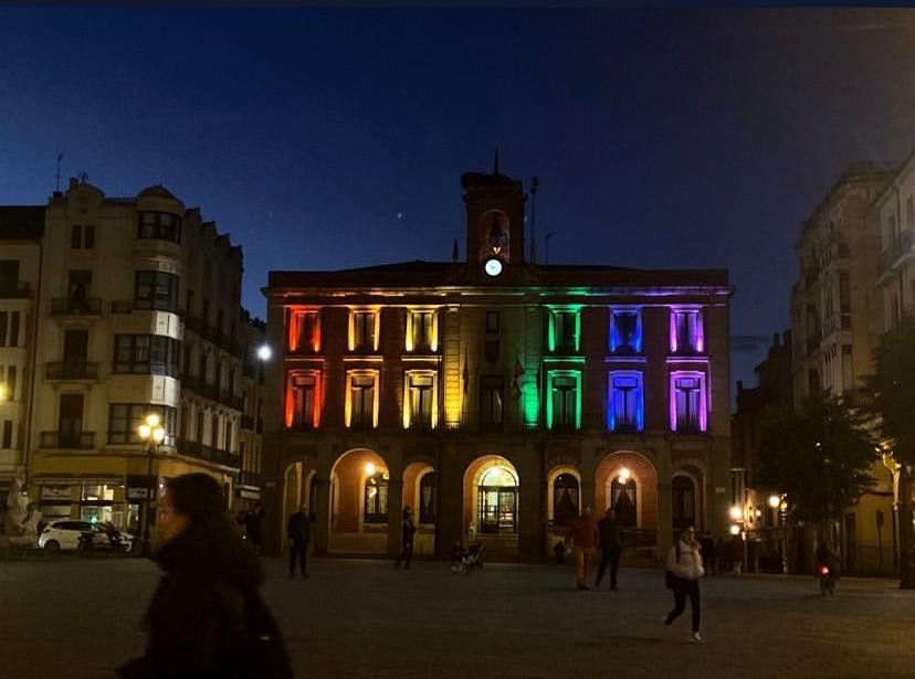  Bandera arco iris en el Ayuntamiento de Zamora 