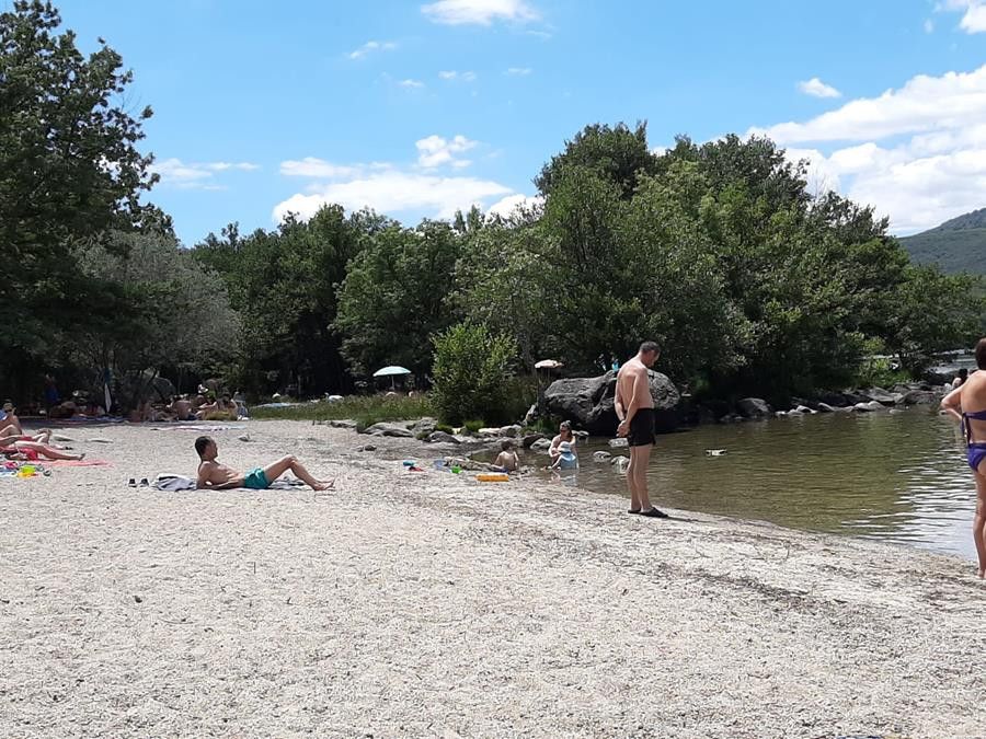  Lago de sanabria enanos playa bañistas (3) 