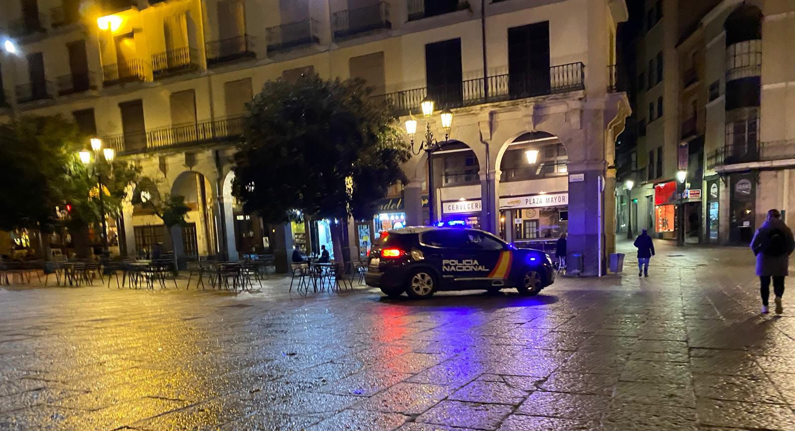 Patrulla de la Policía Nacional en la Plaza Mayor